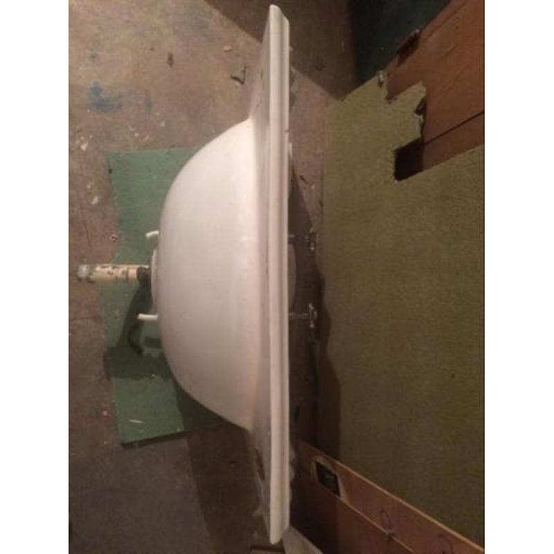 Complete originele wastafel uit 1930, met toebehoren, wit