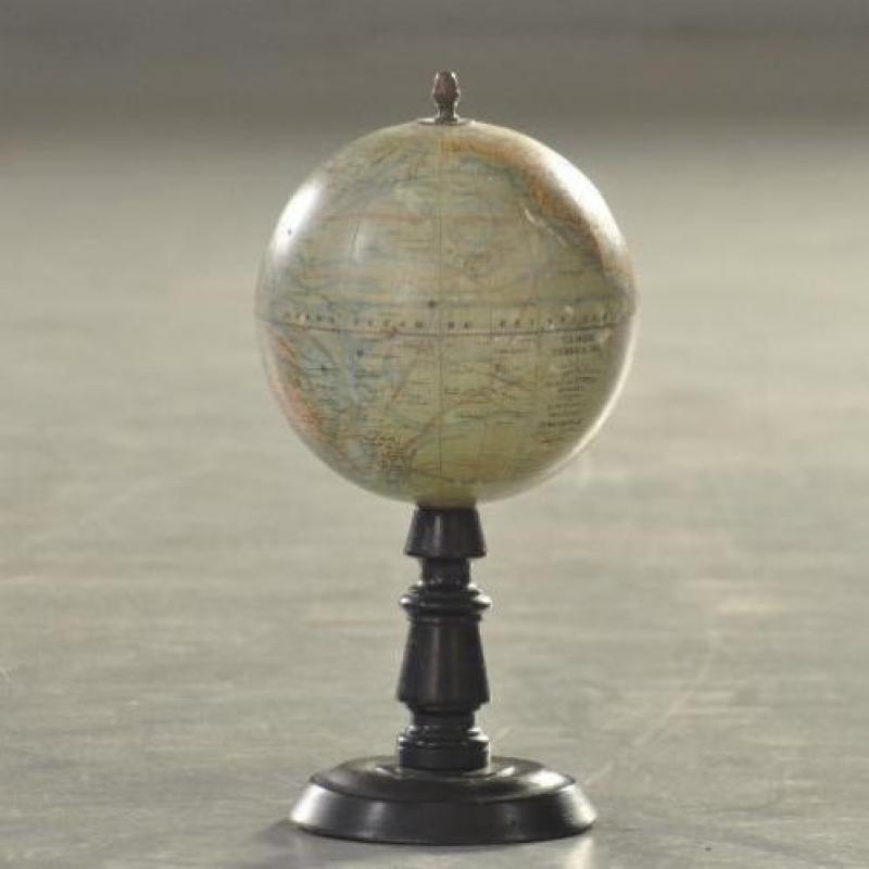 Antieke globes / Kleine tafelglobe of aardbol "J. Forest ...