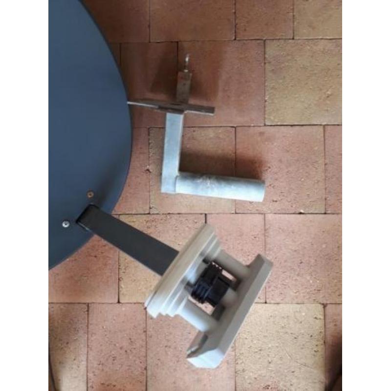 Schotel antenne met 2 manual users voor 2 Tv's en snoeren