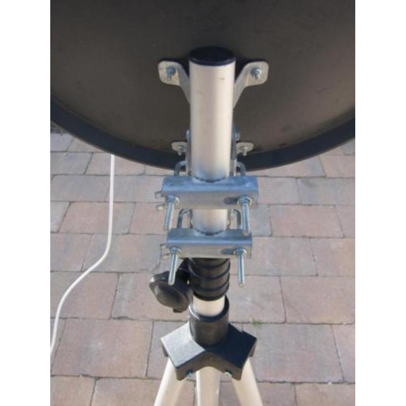 Te koop: Satellietschotel inclusief kabel en statief