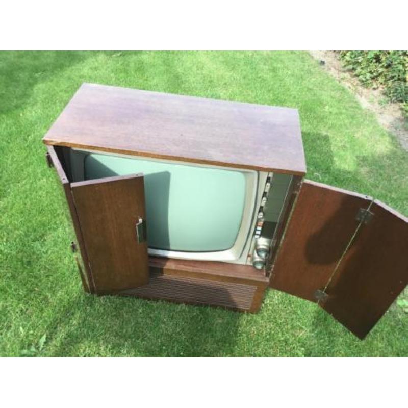 Vintage TV in kast