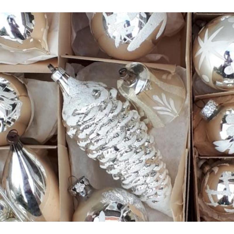 50 zilveren oude kerstballen