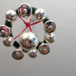 Kerst. Vintage Kerstkrans met 11 ballen/klokjes