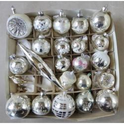 Oude kerstbal: 23 zilver gekleurde kerstballen