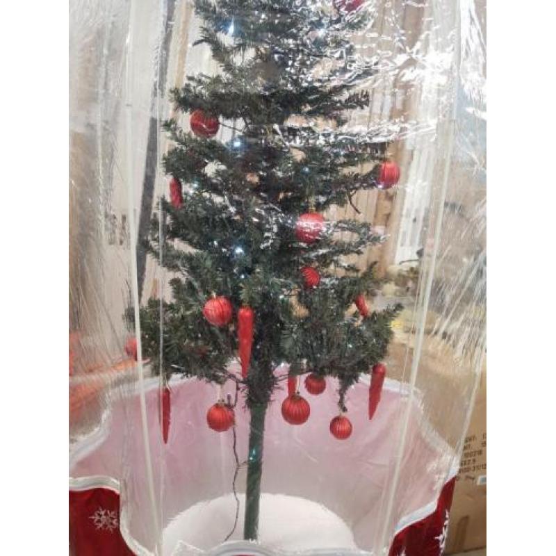 Nieuwe sneeuwende kerstboom