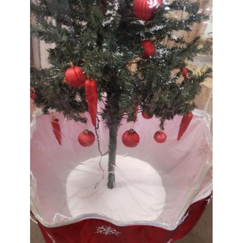 Nieuwe sneeuwende kerstboom
