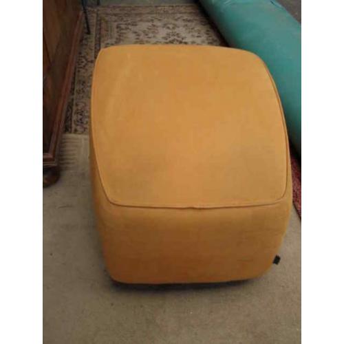 Gele hocker (A18 2231) H
