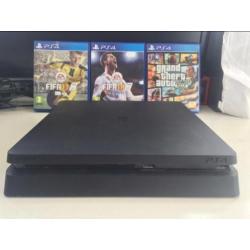 Sony ps4 / PlayStation 4 1TB met 3 games & 2 controllers!!!
