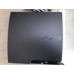 Zwarte PlayStation 3 met games en 2 controllers