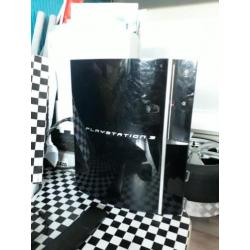 Playstation 3 + 6 spellen + Thrustmaster stuur en pendalen