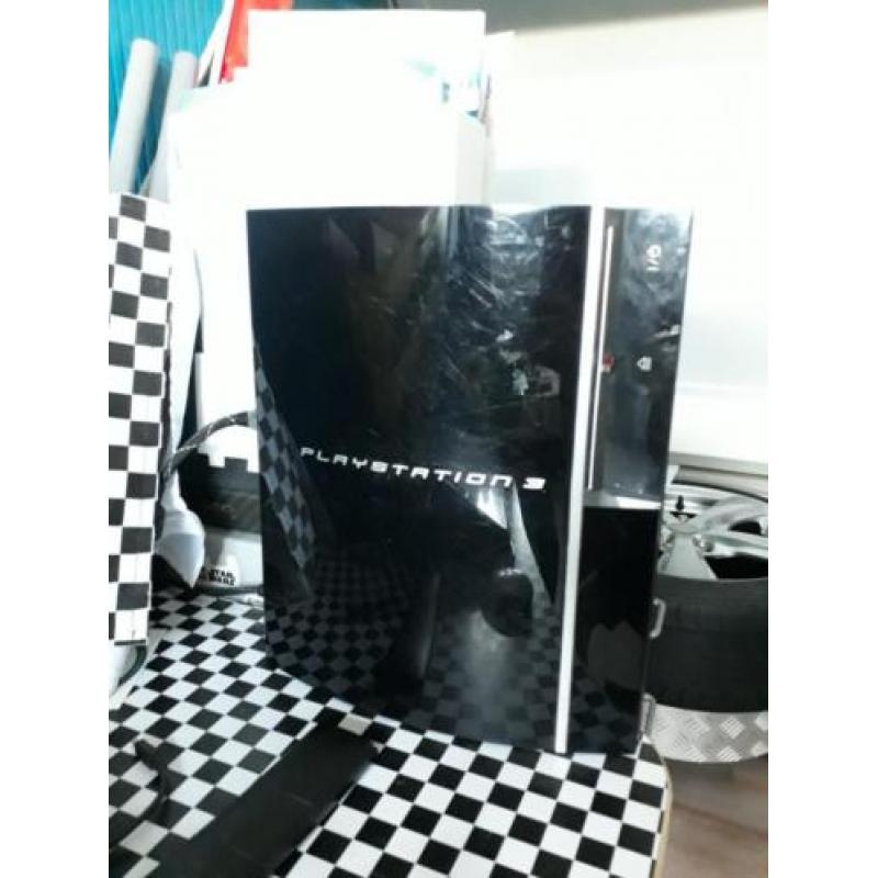 Playstation 3 + 6 spellen + Thrustmaster stuur en pendalen