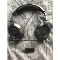 PS4 1TB + 2 Controllers, Wireless headset