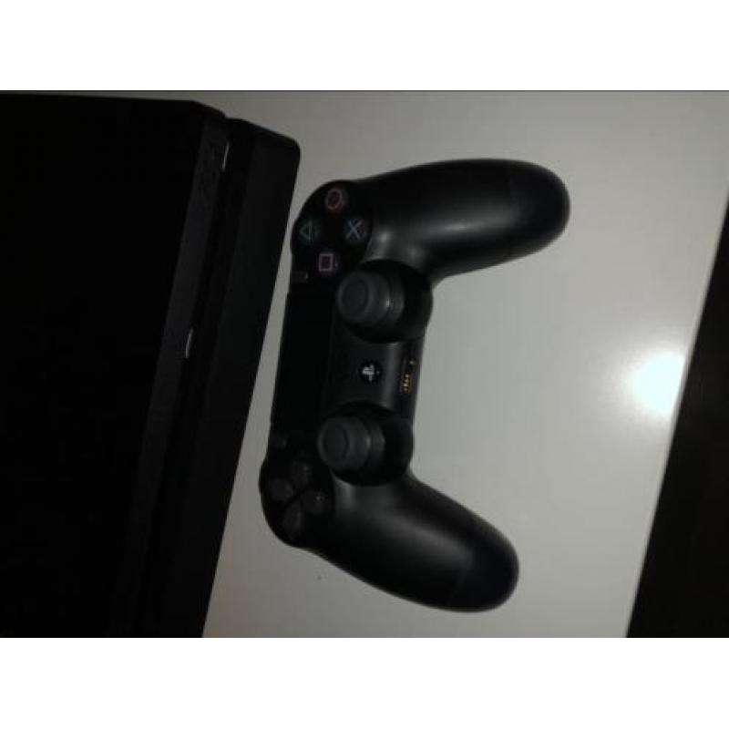 Playstation 4 slim