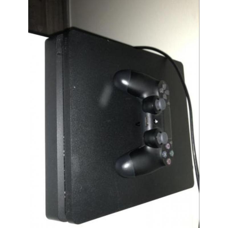 Playstation 4 slim