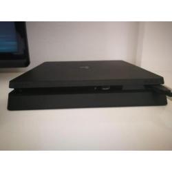 PS4 1TB met 6 games, 2 controllers en garantie
