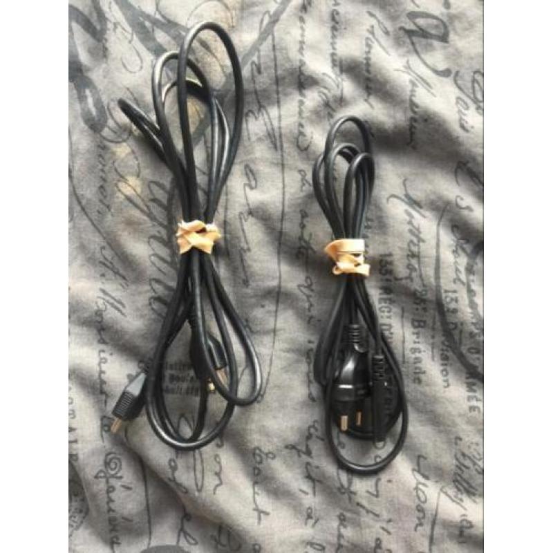 PS4 1TB + 2 Controllers, Wireless headset