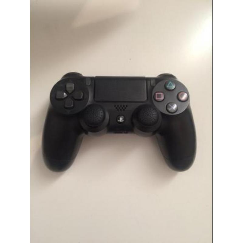 Sony ps4 / PlayStation 4 1TB met 3 games & 2 controllers!!!