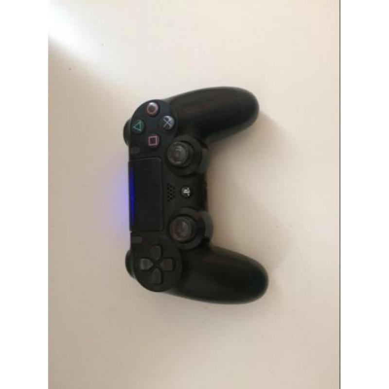 Sony ps4 / PlayStation 4 1TB met 3 games & 2 controllers!!!