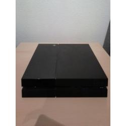 Playstation 4 ( 500GB ) met 1 controller en 2 games.
