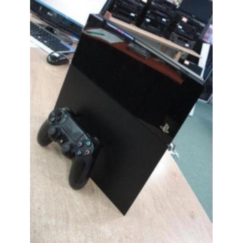 Gezocht div. PlayStation 4 consoles - U.P. Dordrecht