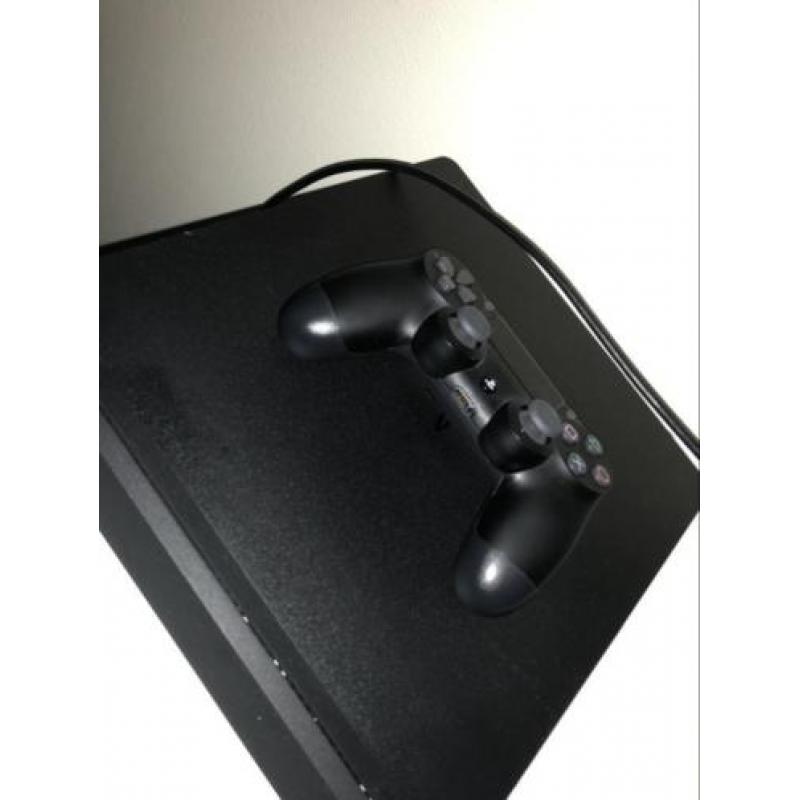Playstation 4 slim