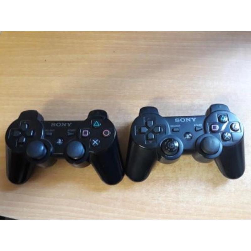 Ps3 Slim 320 GB zwart, 2 controllers en 6 spellen