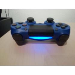 Playstation 4 ( 500GB ) met 1 controller en 2 games.
