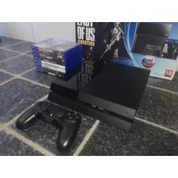 Playstation 4 500GB met 8 games en aankoopnota met doos