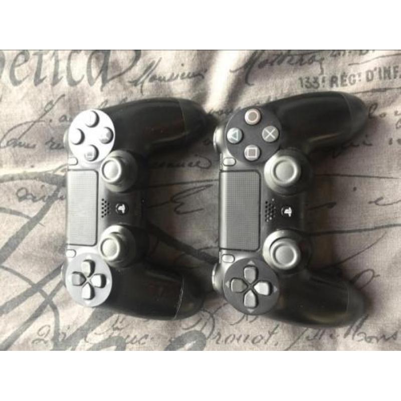 PS4 1TB + 2 Controllers, Wireless headset